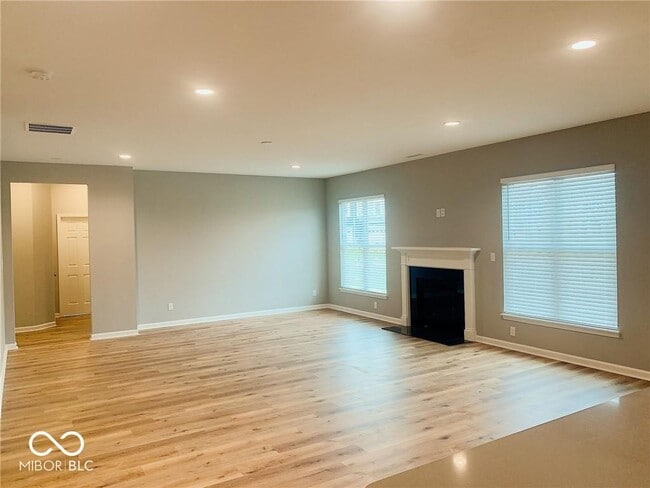 Building Photo - 2165 Davis Dr