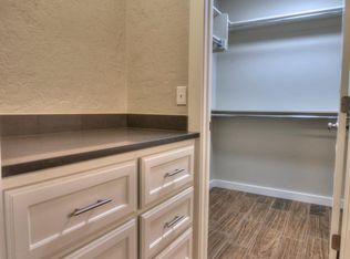 Building Photo - 2901 Rosewood Ln