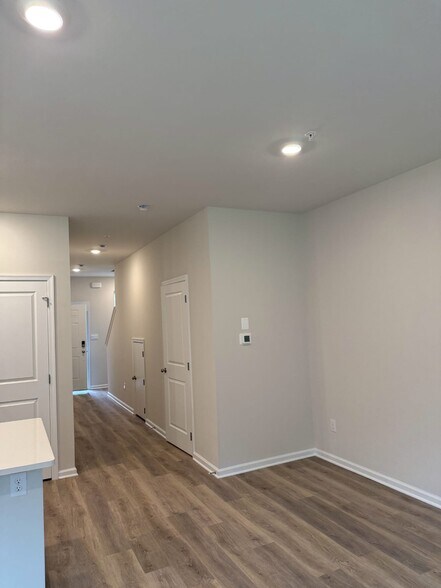 Building Photo - 1195 Susan Cir
