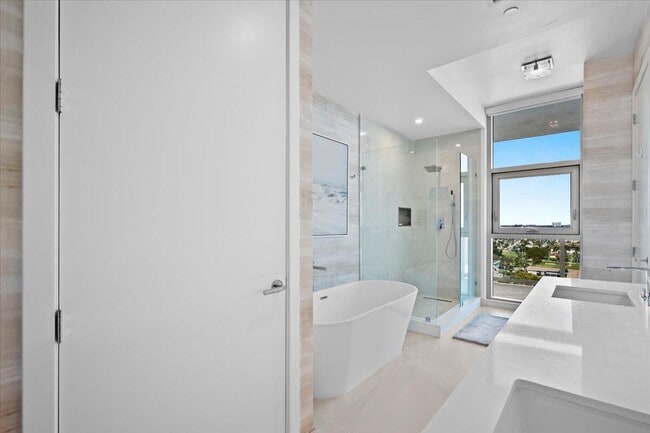 Building Photo - 220 Lake Shore Dr