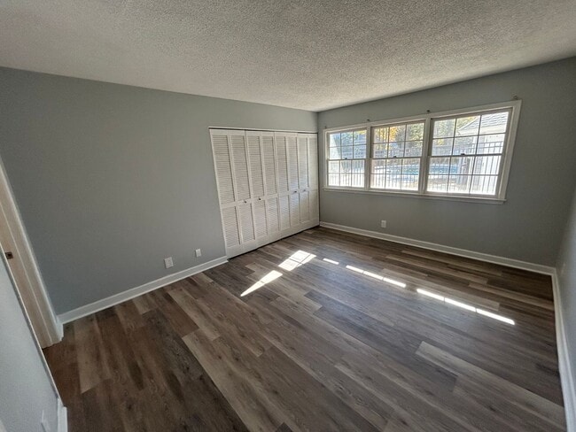 Building Photo - 1205 Tiffany Ln