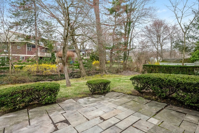 Building Photo - 14 Amherst Rd