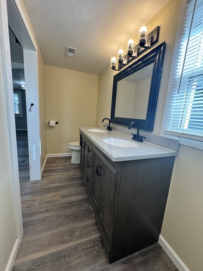 Building Photo - 501 Webb Ridge Rd