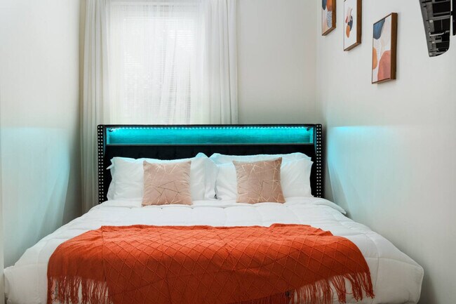 Building Photo - 2724 W Division St