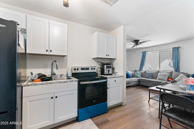 Building Photo - 5546 W Encanto Blvd