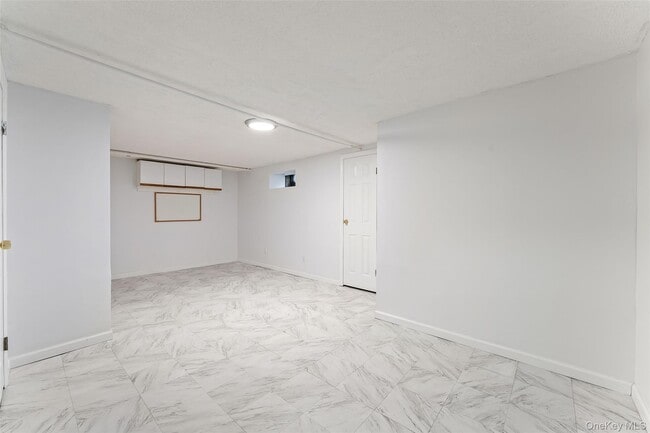 Building Photo - 14 Wakefield Rd