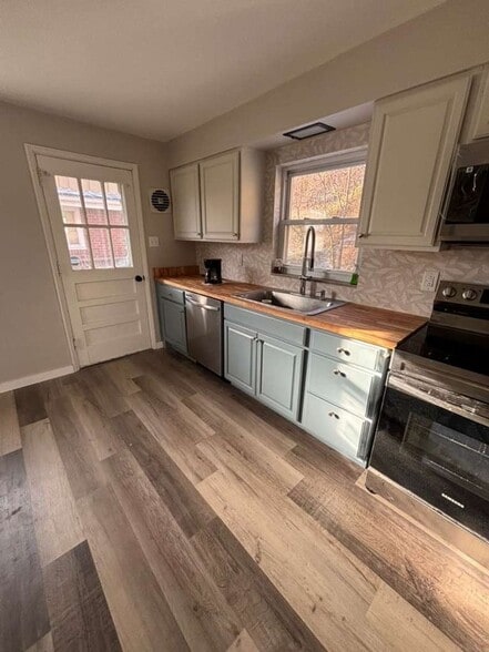 Building Photo - 1221 Graham Ave