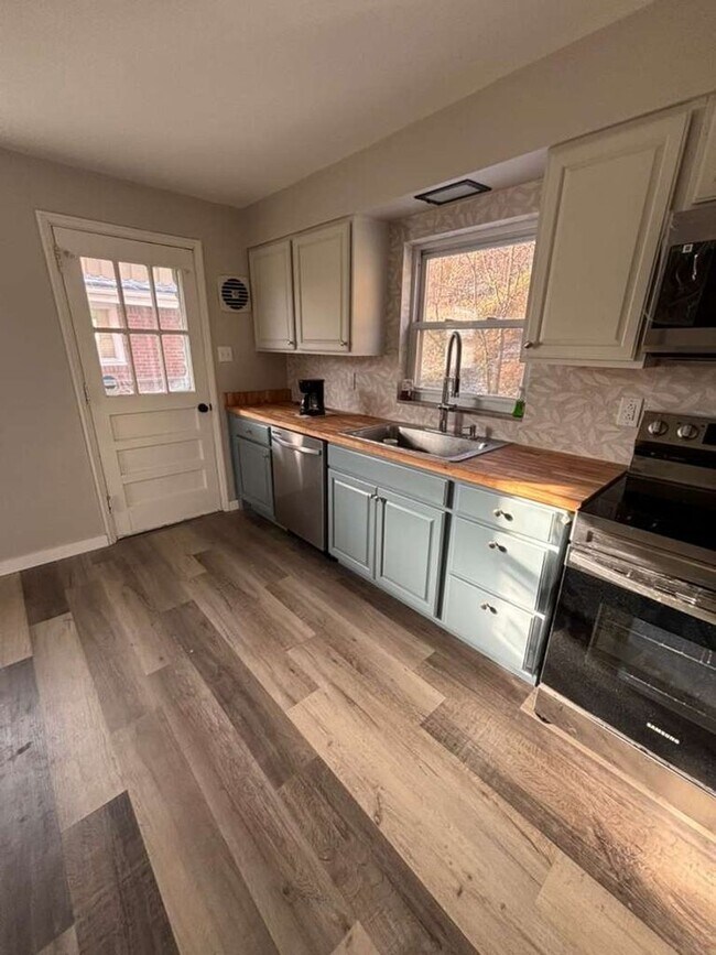 Building Photo - Charming 3BR House in Monessen