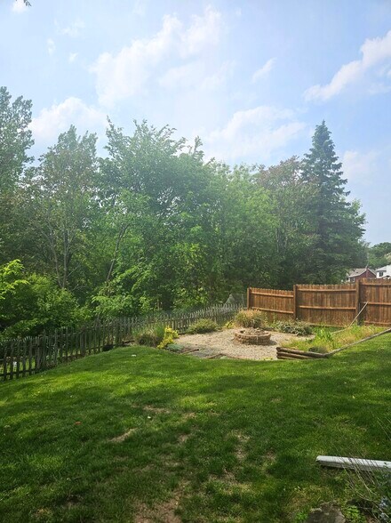 Building Photo - 336 Rustic Cir