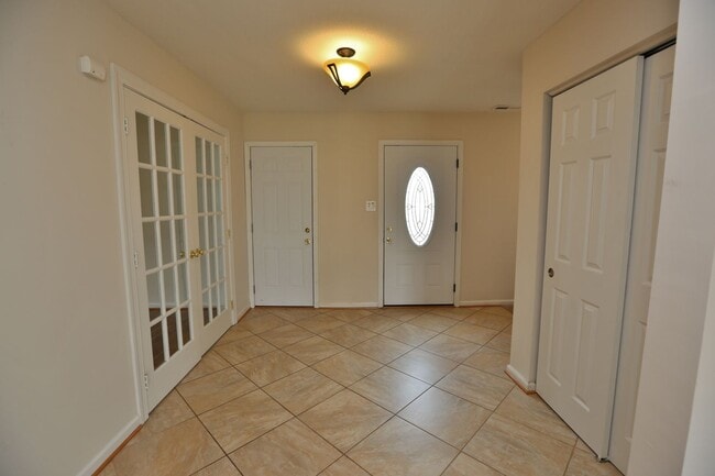 Building Photo - Ranch Home - Backs to Community Pool & Playgrounds - Pet-Friendly - Available 06-23-26!