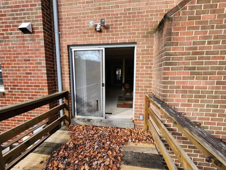 Building Photo - 10309 Emerald Rock Dr