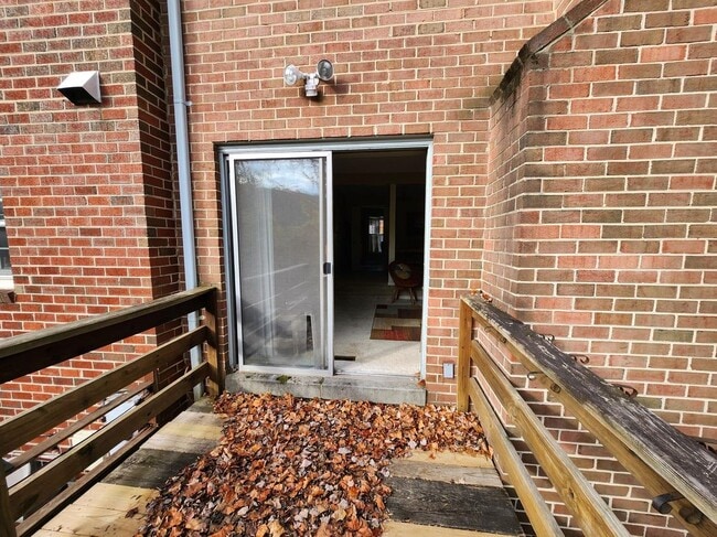Building Photo - 10309 Emerald Rock Dr