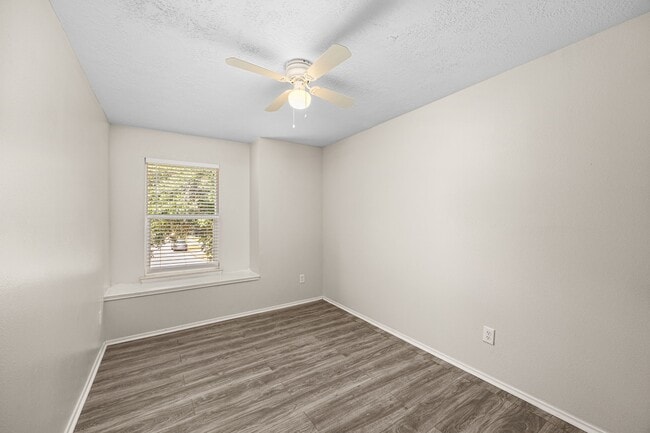 Building Photo - 11843 Sunny Stream Dr