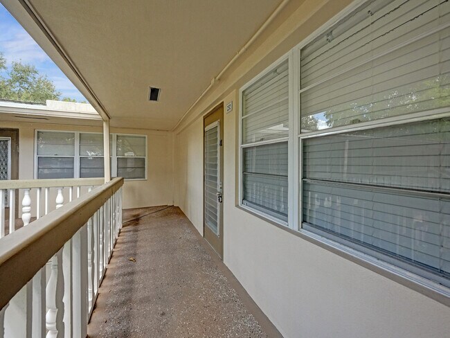 Building Photo - 232 Farnham J