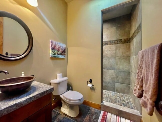 Building Photo - Beautiful Fully Furnished home in an Exclu...