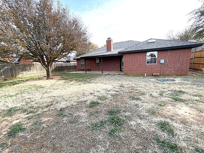 Building Photo - Large, Recently Remodeled 3/22 Right Across from North Ridge Elementary!