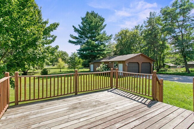 Building Photo - Rent in Andover 4 bd 3 ba 5 garage stalls, 1 AC avail NOW: $2,895/mo plus utilities.