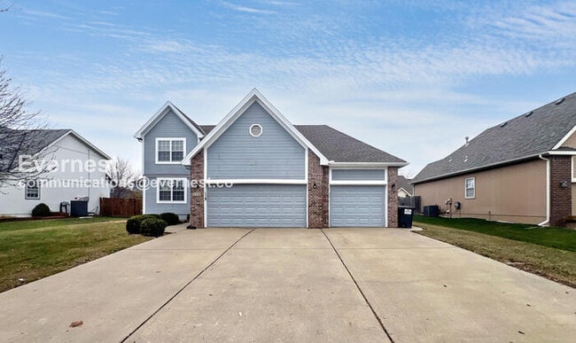 Building Photo - 928 SE 12 Terrace