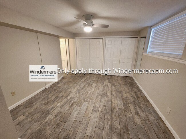 Building Photo - 2330fs