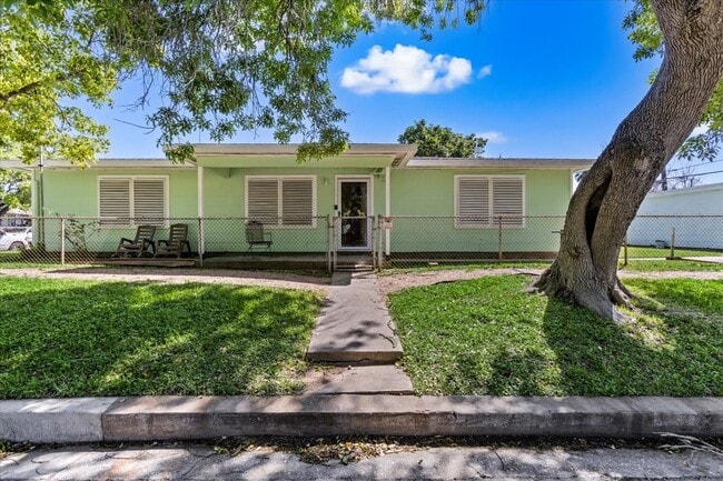 Building Photo - 4827 Ave Q 1/2