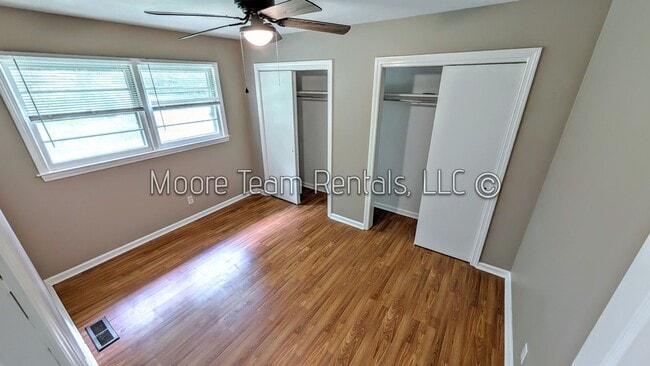 Building Photo - 2/1 Apt - Carport