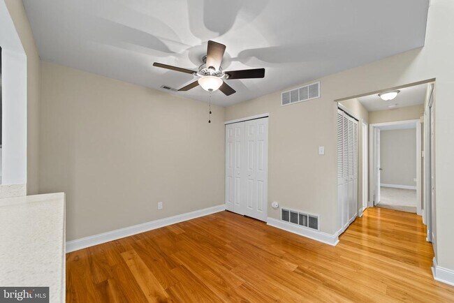 Building Photo - 722 Sedgewick Ct