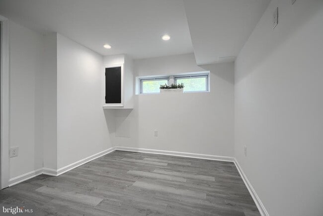 Building Photo - 1328 N Chester St