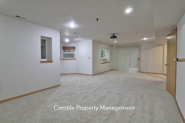 Building Photo - 23228 NE 21st Pl