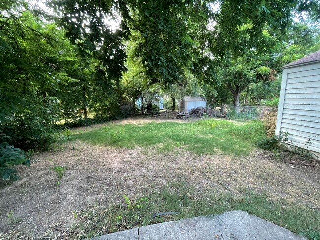 Building Photo - 204 W Kittyhawk Dr