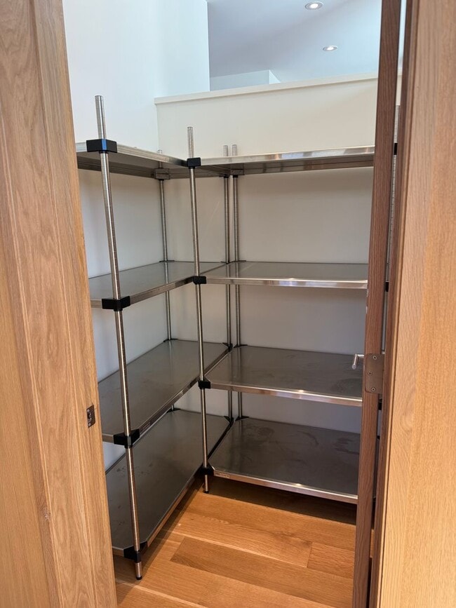 Building Photo - Silver Maple Stunning