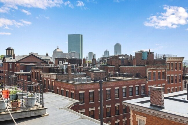 Building Photo - 37 Revere St