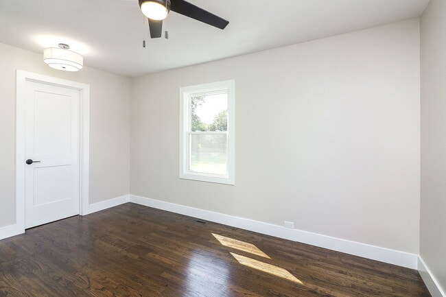 Building Photo - 4N150 5th Ave