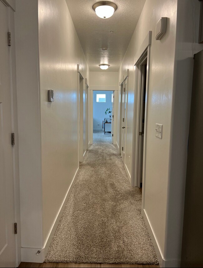 Building Photo - 664 N 380 W