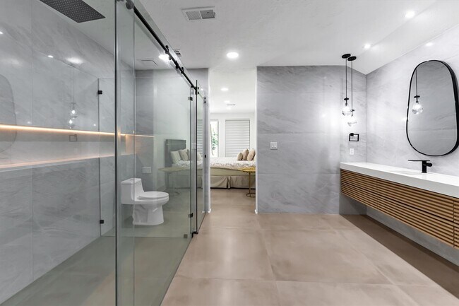 Building Photo - 1 E Wedgewood Glen