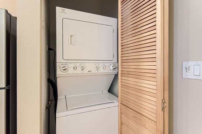 Building Photo - 3113 W Lawrence Ave