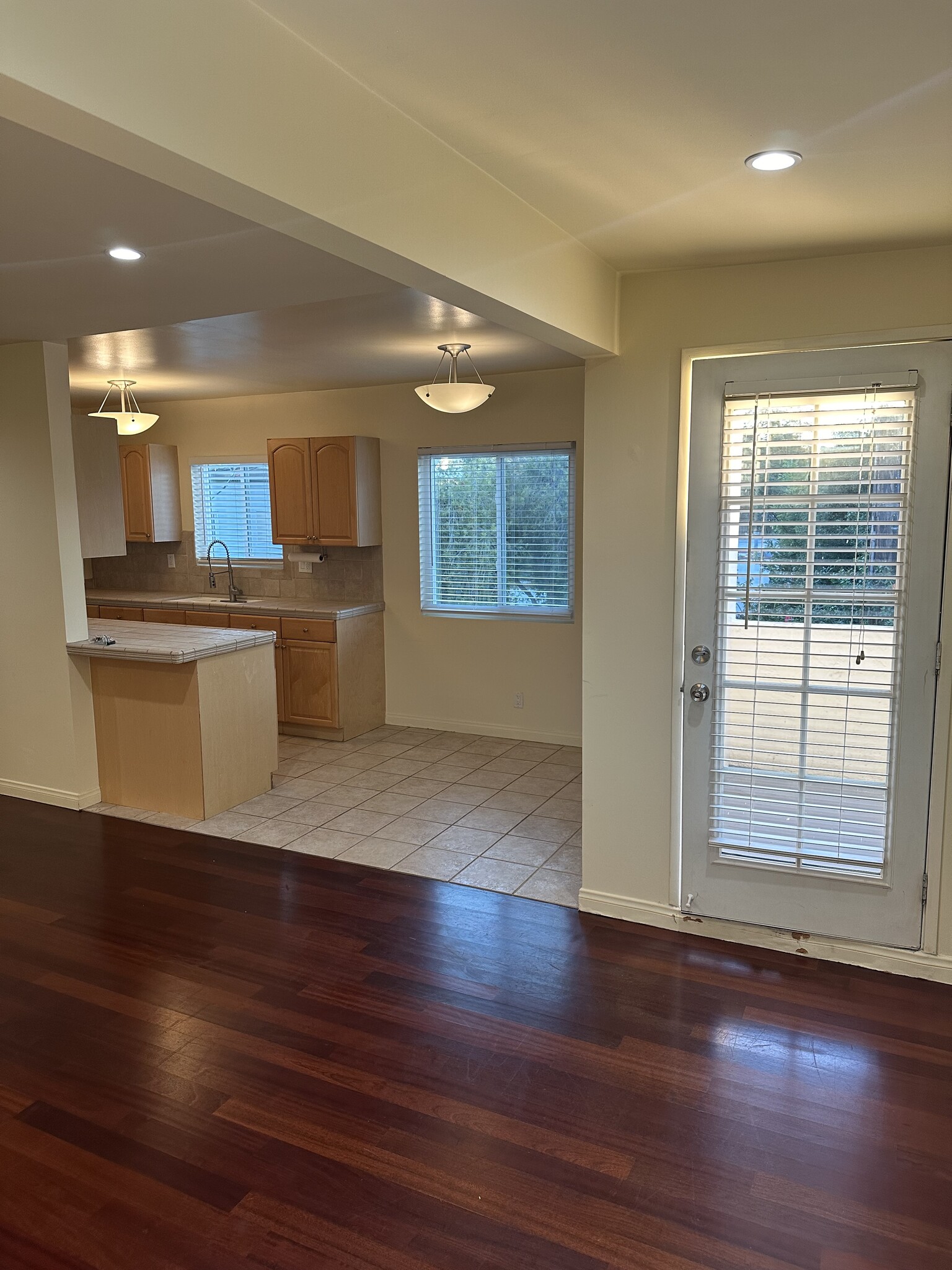 Building Photo - 1034 9th St