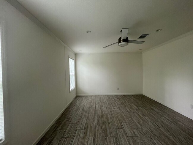 Building Photo - 24 Eland Dr