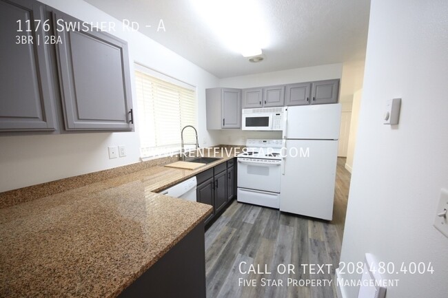 Building Photo - Fall In Love With This 3 Bedroom 1.5 Bathr...