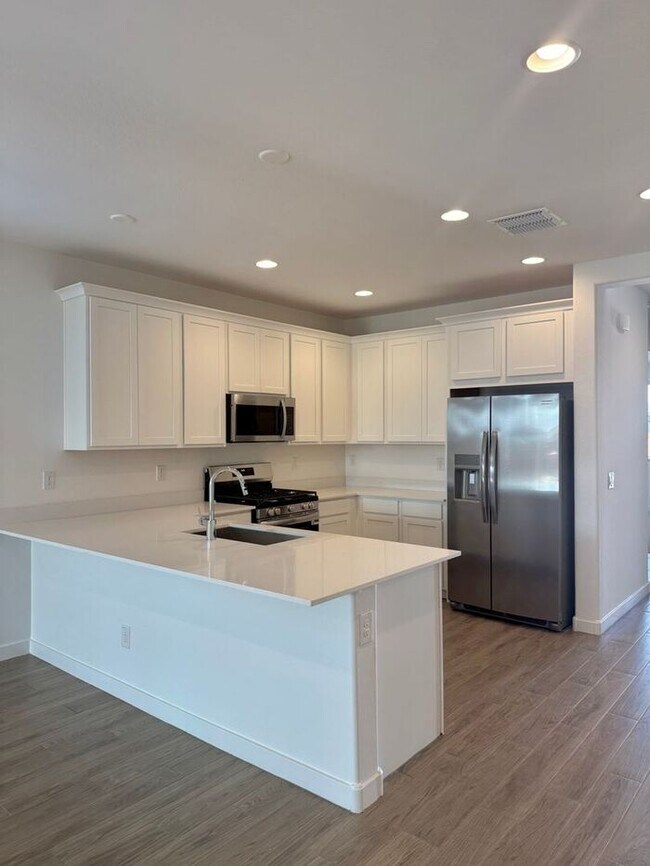 Building Photo - MOVE IN SPECILAS!! New 5-Bedroom Home in Phoenix with Upgrades & Resort-Style Amenities