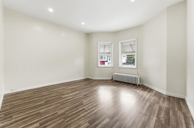 Building Photo - 176 Thorne St