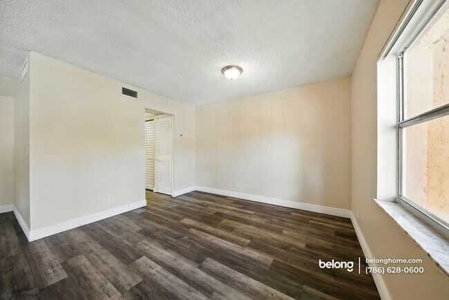 Building Photo - 17901 NW 68th Ave