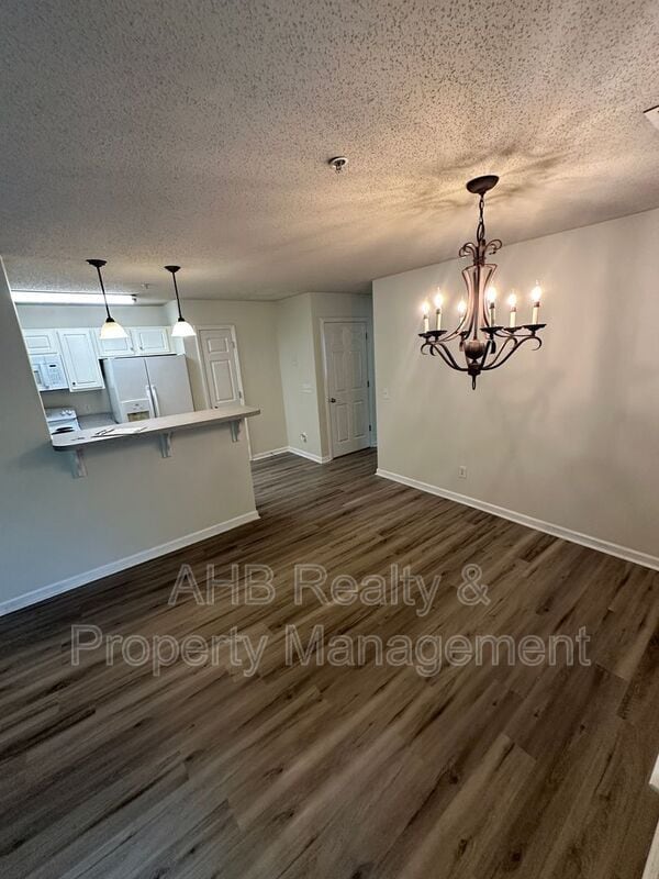 Building Photo - 3475 Forestdale Dr