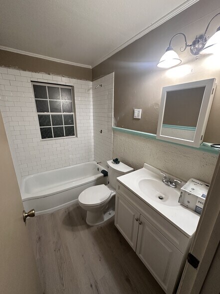 Building Photo - 325 N Cavender St