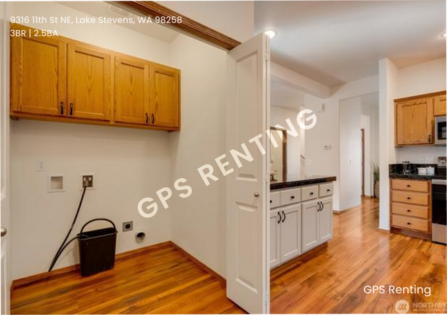 Building Photo - Stylish 3-Bedroom Home in Prime Lake Steve...