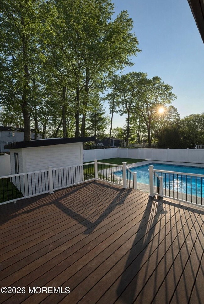 Building Photo - 20 Roslyn Dr