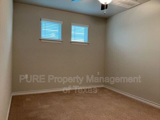 Building Photo - 11708 Coyote Call Way