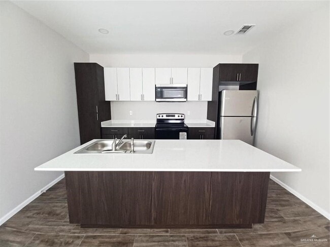 Building Photo - 7 E St