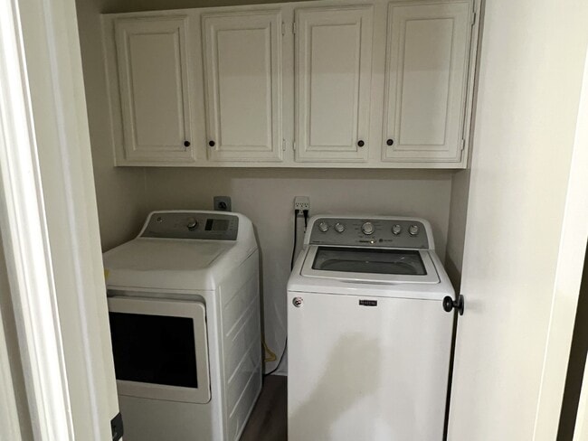 Building Photo - 1635 Ainsdale Dr