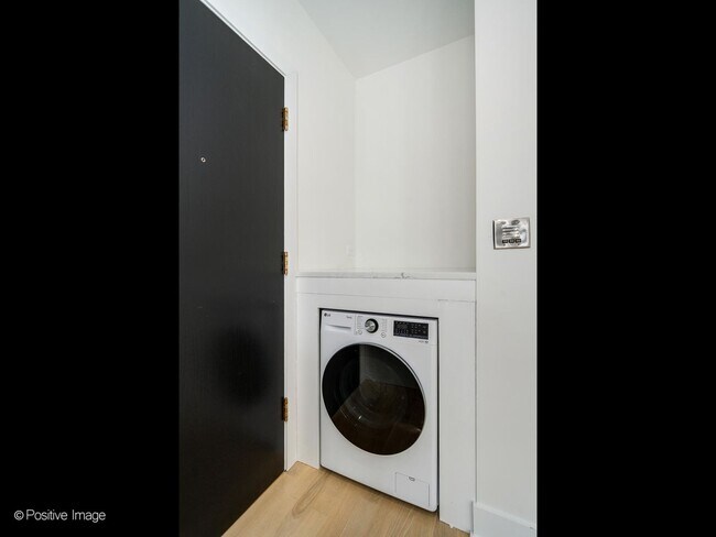 Building Photo - 133-143 Vine Ave