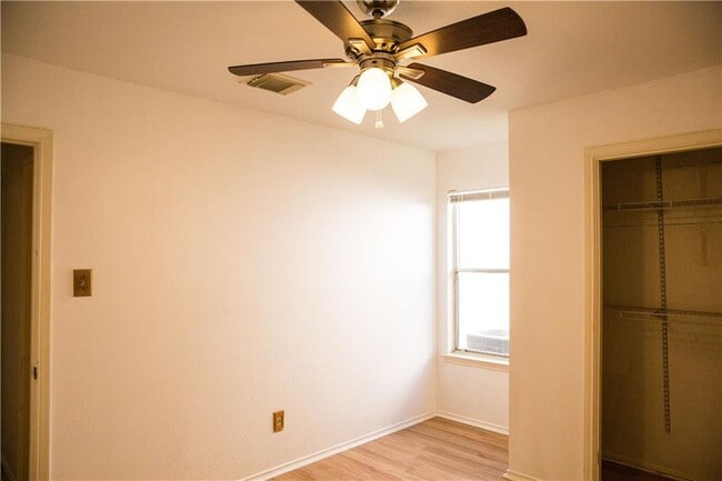 Building Photo - 5912 Shreveport Dr